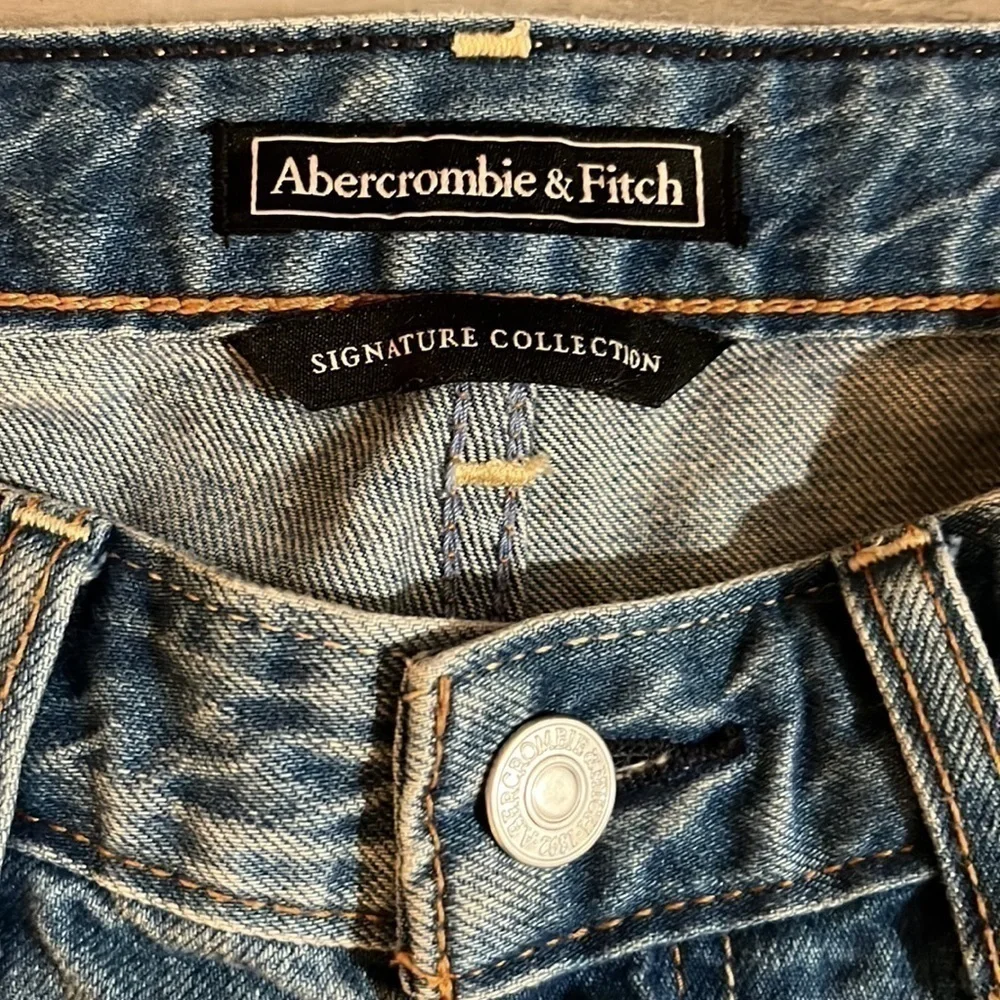 Abercrombie & Fitch Signature Distressed Jeans - Picture 4 of 5